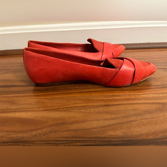 EUC UGG Red pointed toe leather flats - size 8 - summer, red, flashy - Picture 10 of 10